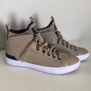 Converse Chuck Taylor All Star Ultra Mid shoes size 7 womens, 5 mens